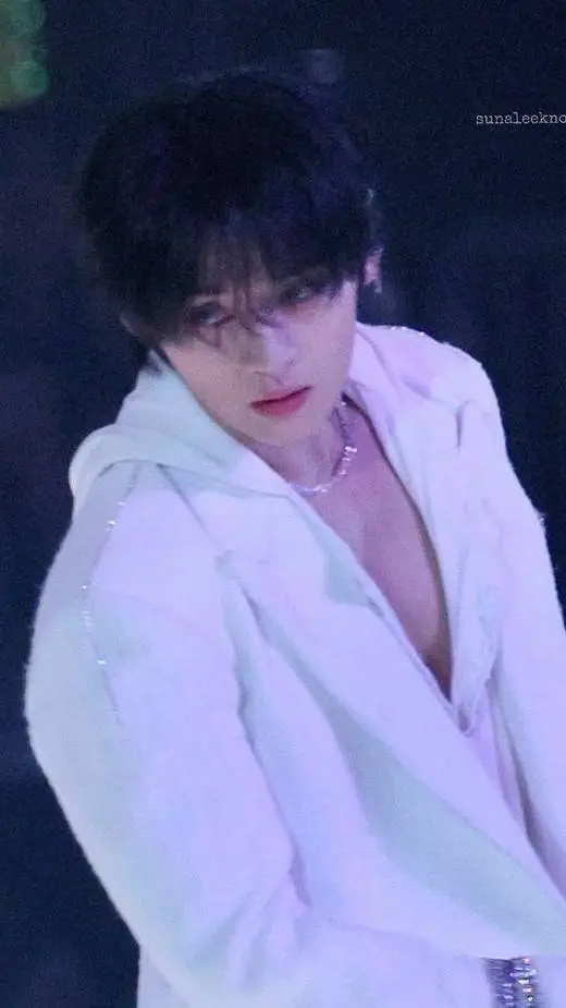 ai character: Lee minho  background