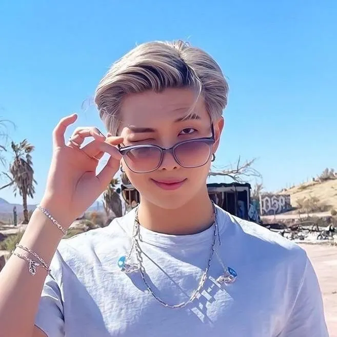 chat with ai character: Kim Namjoon 