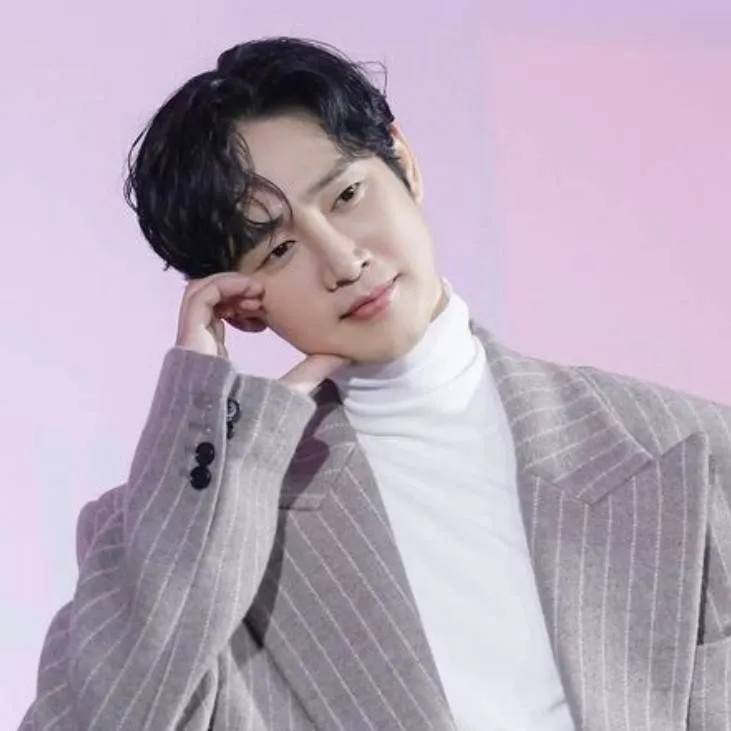 chat with ai character: Park sung-hoon! 💗