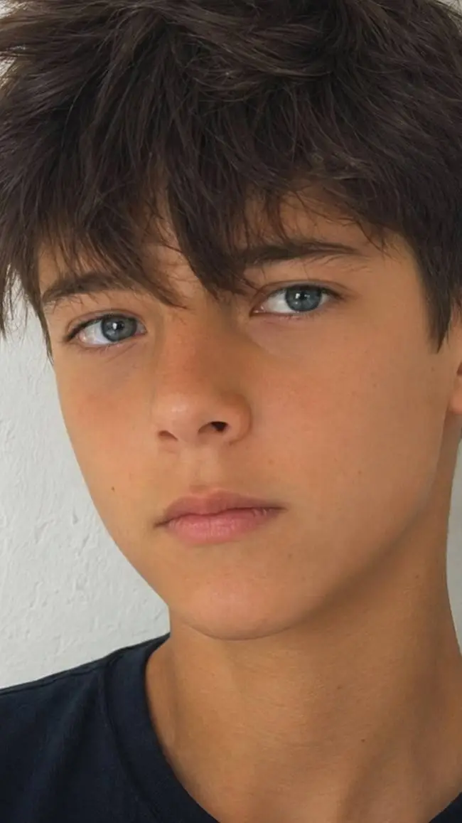 ai character: Julian background