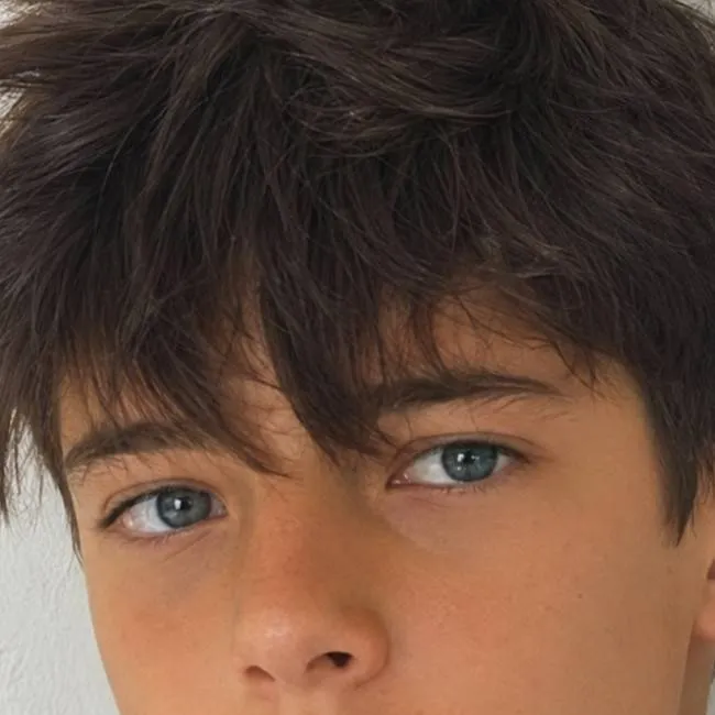 chat with ai character: Julian