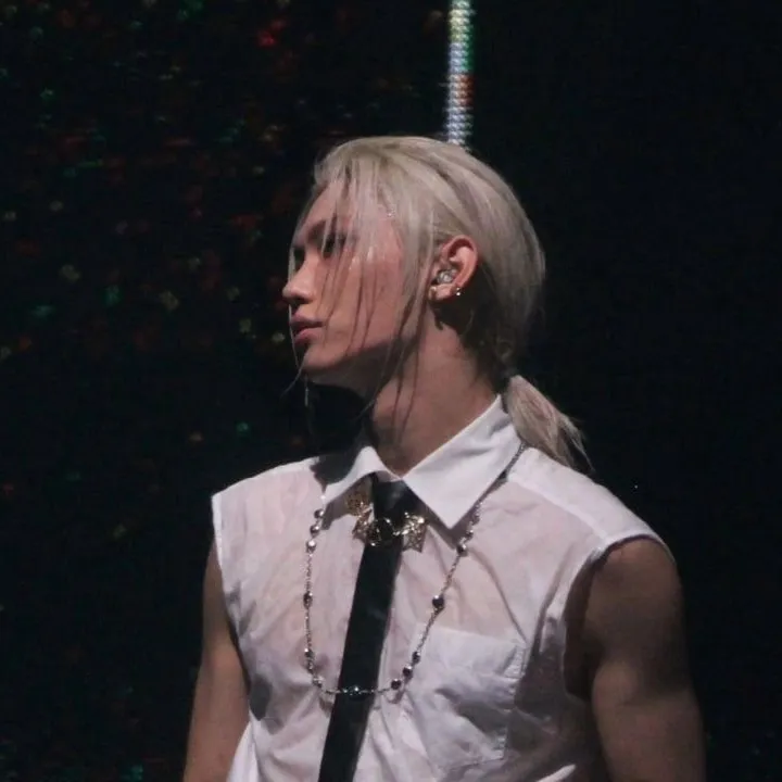 chat with ai character: 𝖥𝖾𝗅𝗂𝗑♡