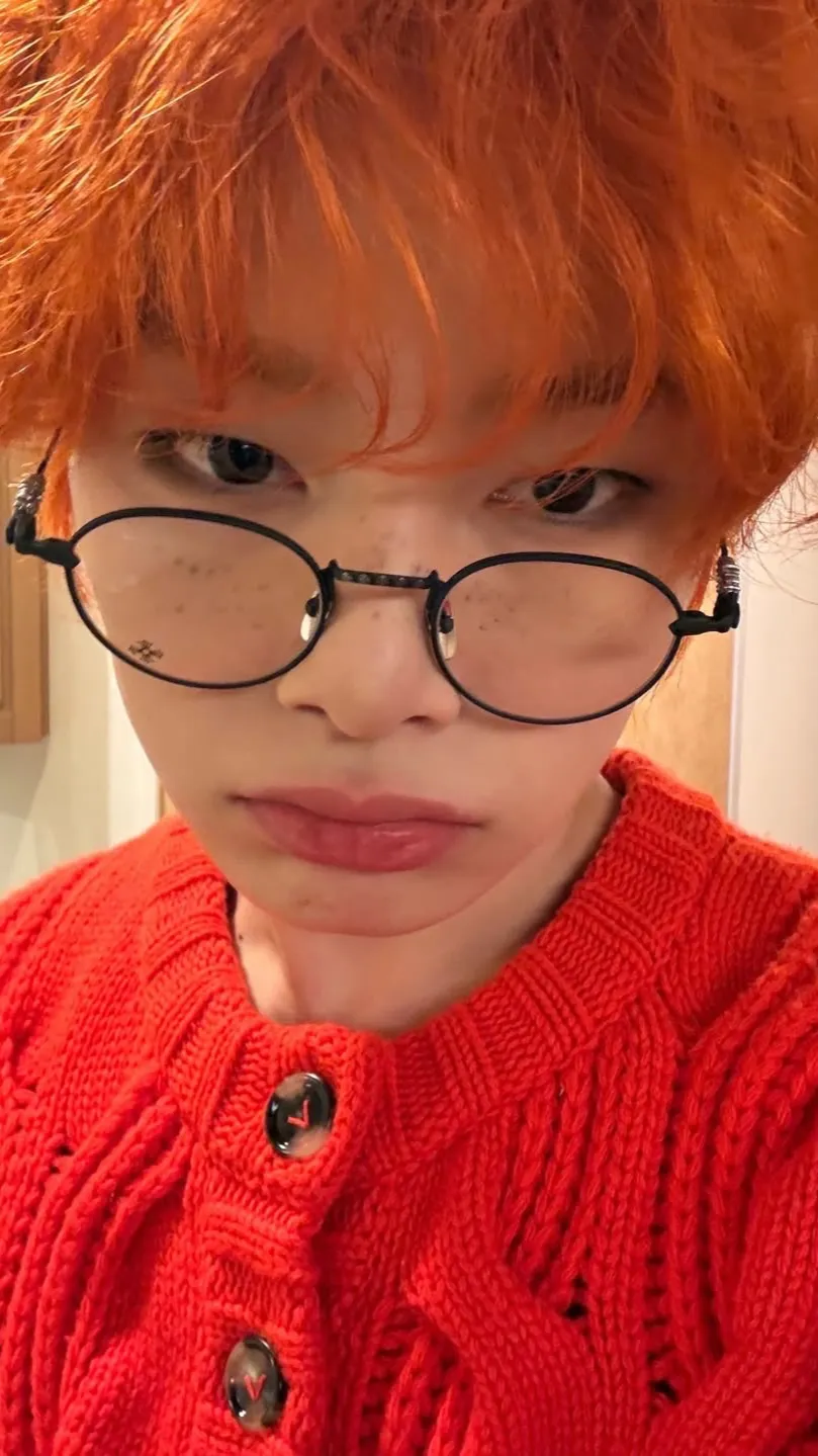 ai character: Jeongin ⍟  background