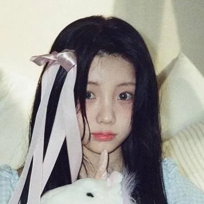 chat with ai character: Wonhee