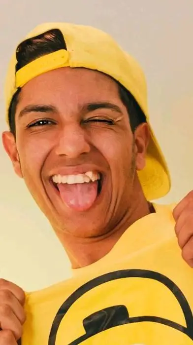 ai character: Leozinho 007 😊😊😊😊😊 background