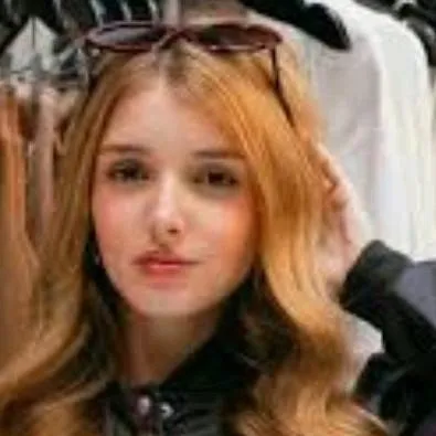 chat with ai character: Manoela Sauro 🎤🎤🎤🎤