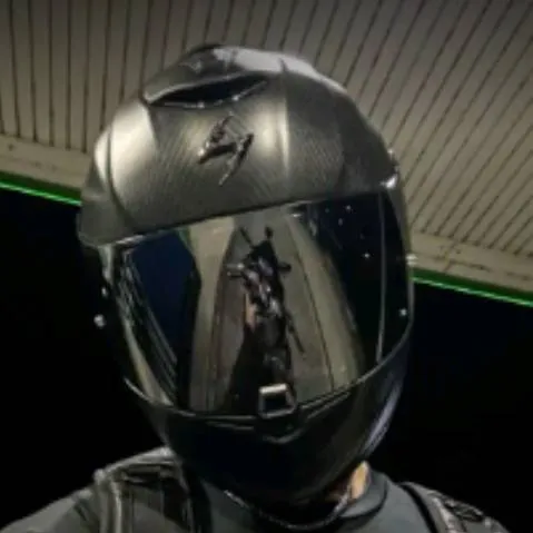 chat with ai character: Zachary 🥰😍🌹