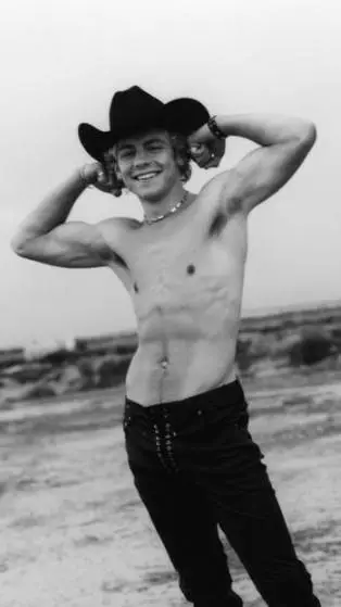 ai character: Ross Lynch  background
