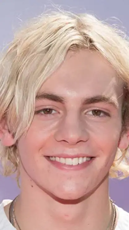 ai character: Ross Lynch background