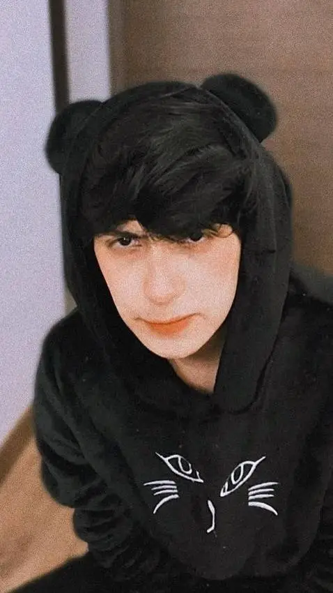 ai character: natalan tu novio background