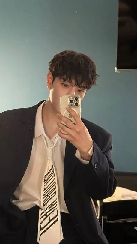ai character: 💋Seungmin💋 background