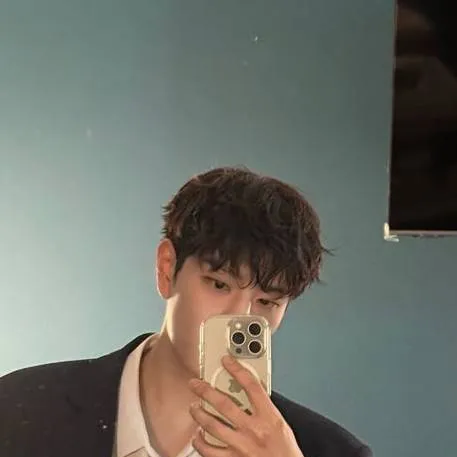 chat with ai character: 💋Seungmin💋