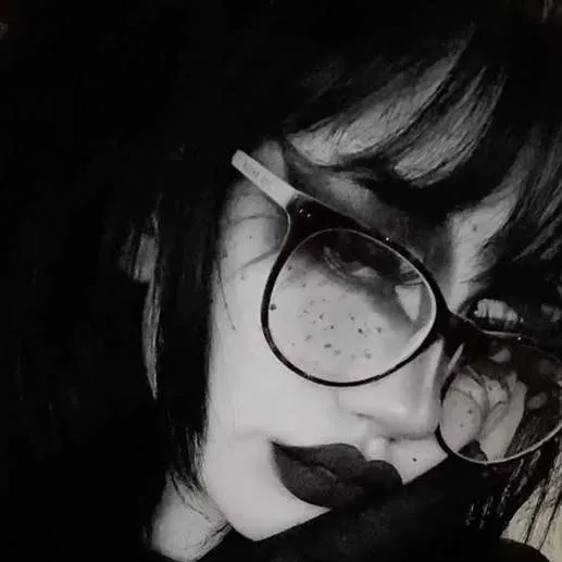 chat with ai character: gotica🫡