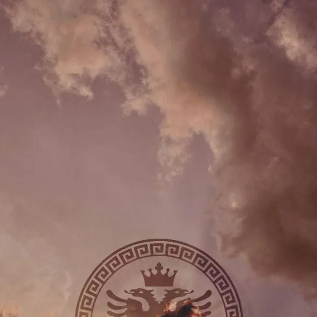 chat with ai character: KUQ E ZI 