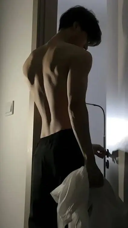 ai character: Noah  background