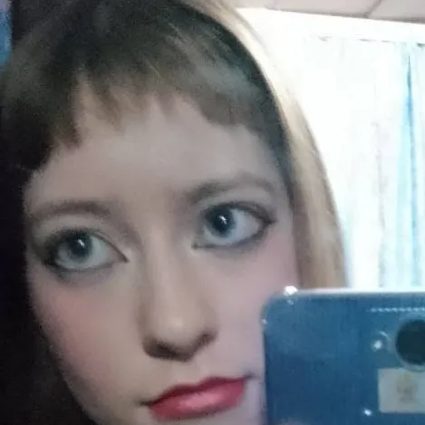 chat with ai character: Кира