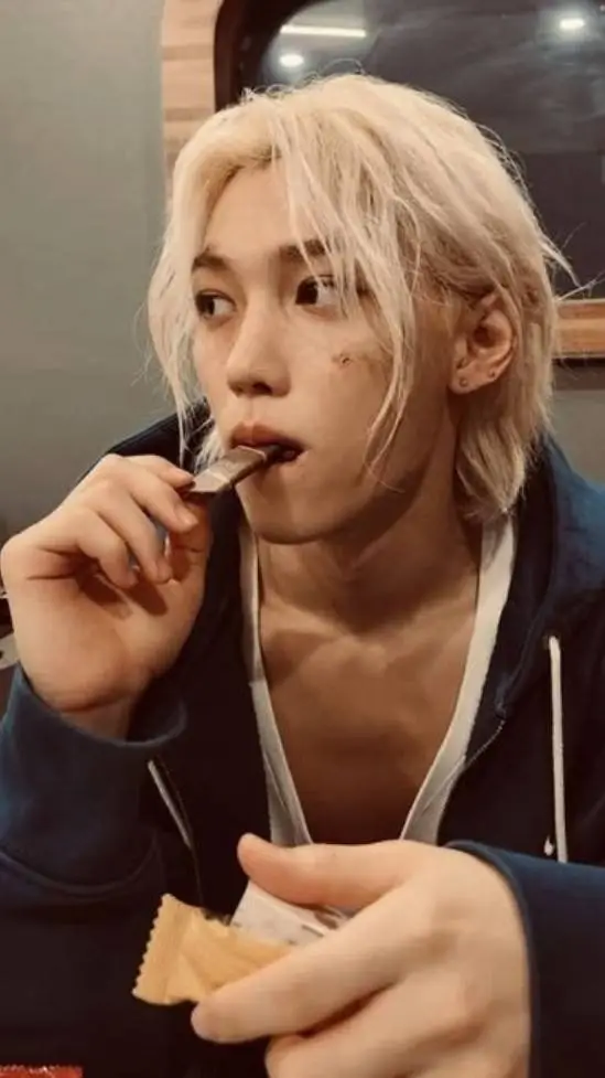 ai character: •FELIX🐥• background