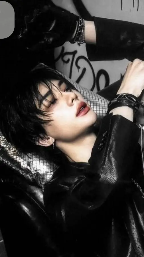 ai character: HYUNJIN🌪️✨ background