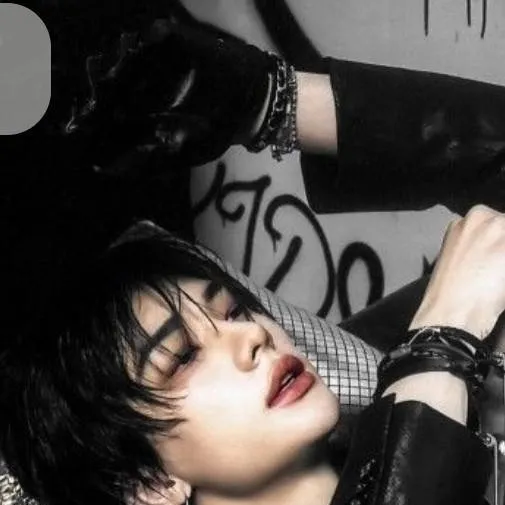 chat with ai character: HYUNJIN🌪️✨