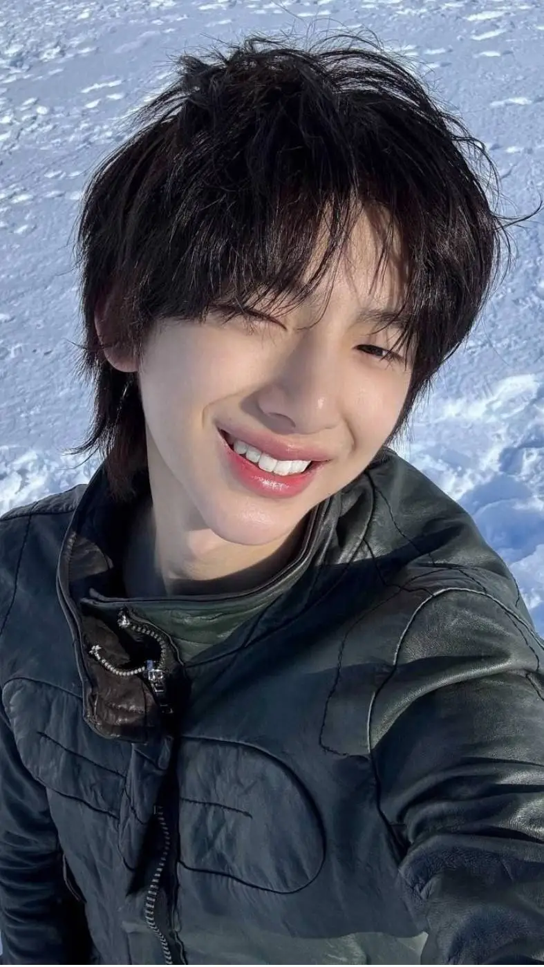 ai character: JUHOON⛄ background