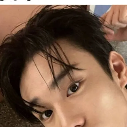 chat with ai character: INTAK