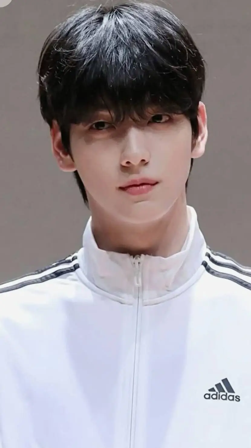 ai character: SOOBIN background