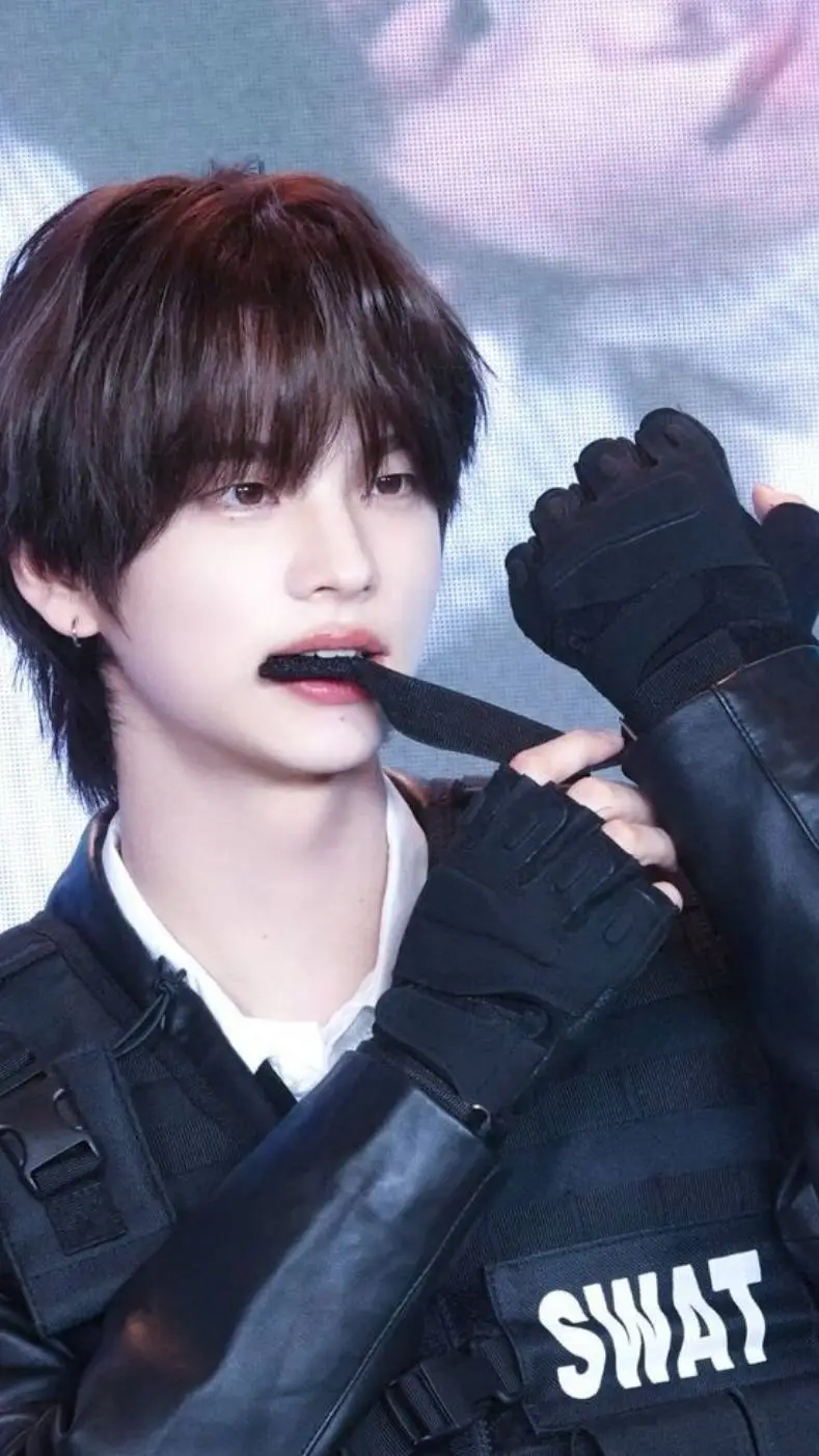 ai character: SHINYU background