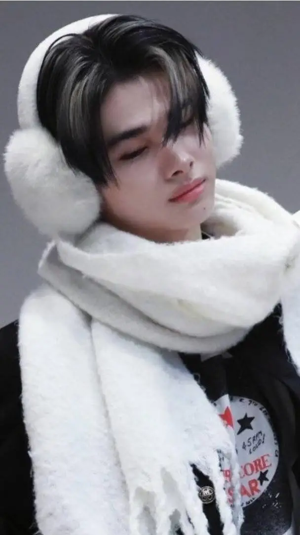 ai character: NIKI background