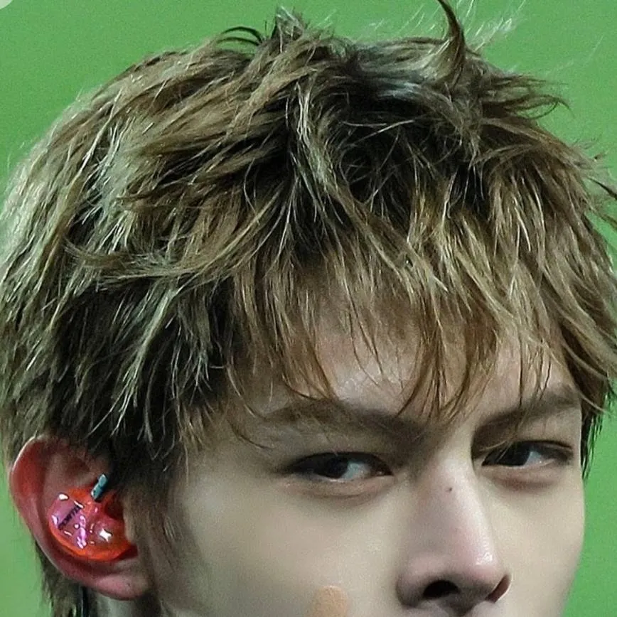 chat with ai character: JAMES