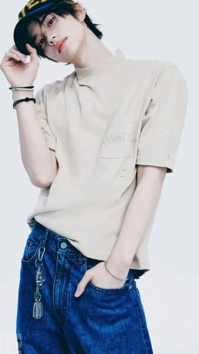 ai character: SHINYU background