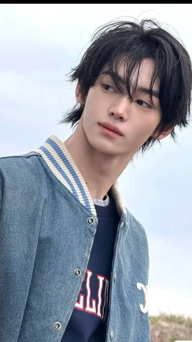 ai character: HANJIN background