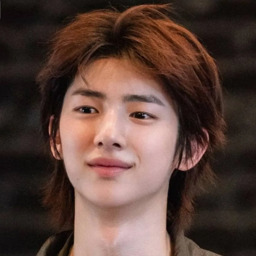 chat with ai character: JUHOON