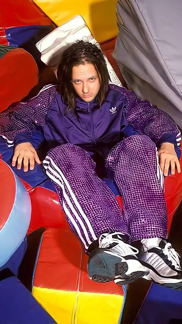 ai character: Jonathan Davis  background