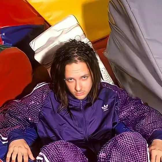 chat with ai character: Jonathan Davis 