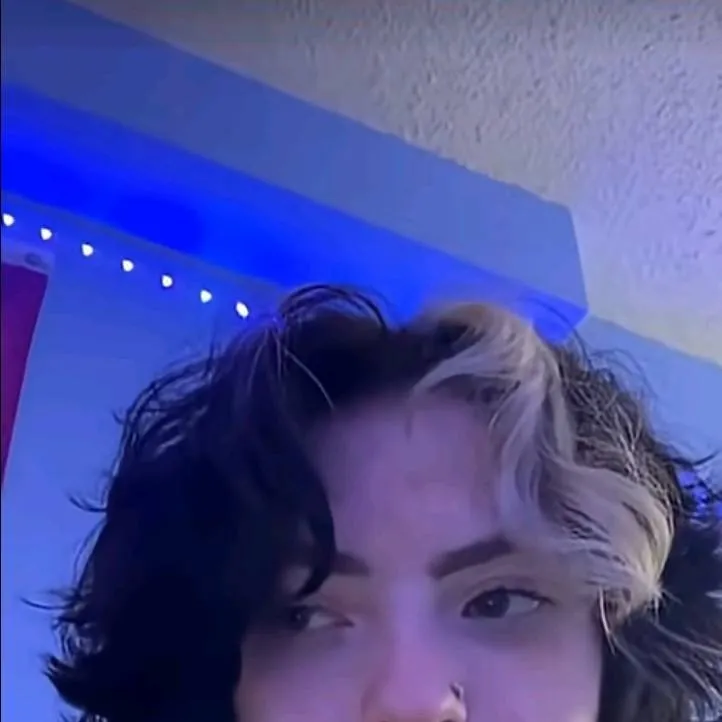 chat with ai character: Comet reads 