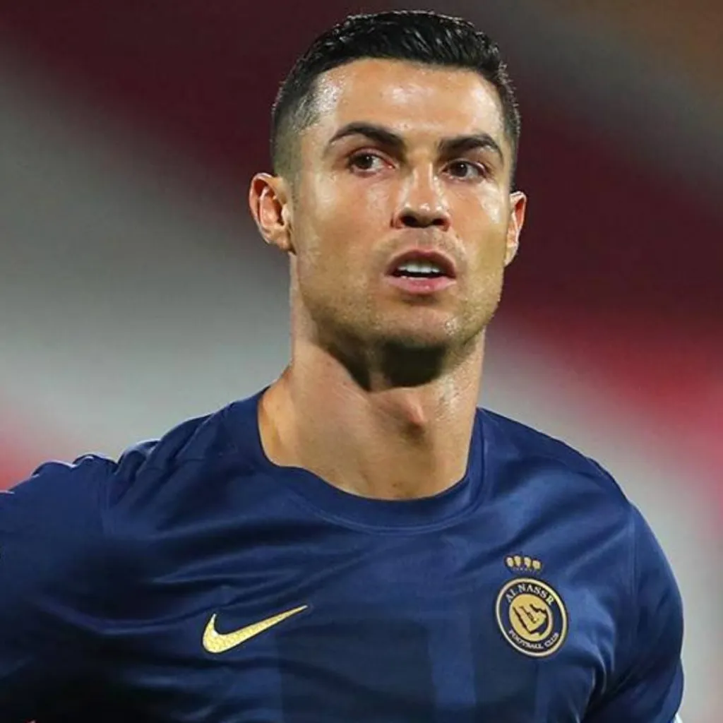 chat with ai character: Cristiano Ronaldo 