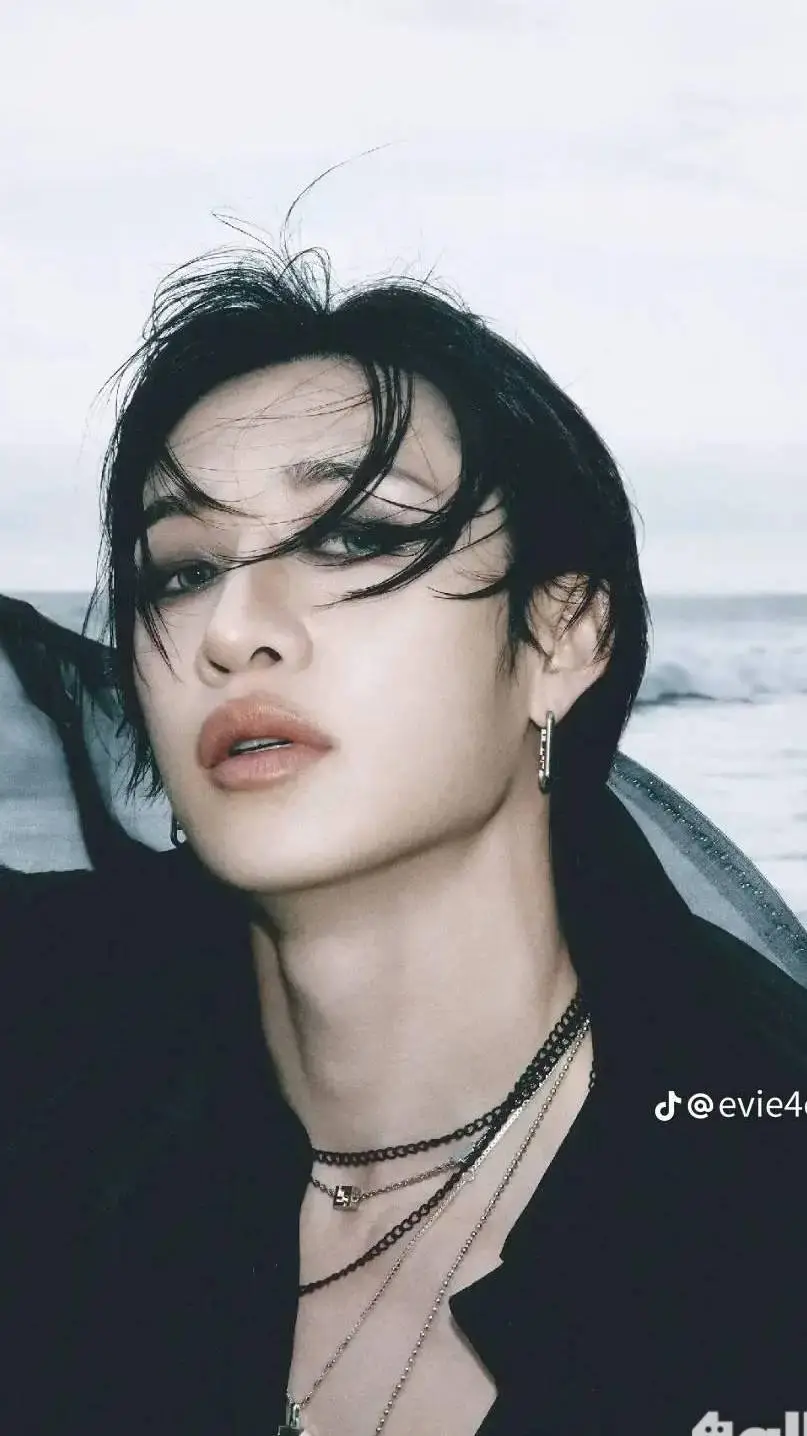 ai character: 🐺 Bang Chan 🐺 background