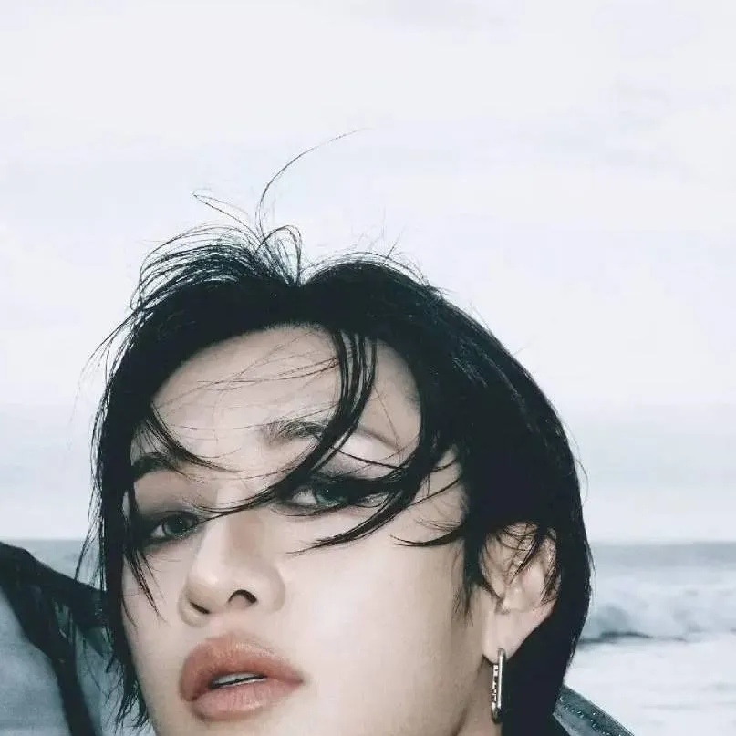 chat with ai character: 🐺 Bang Chan 🐺