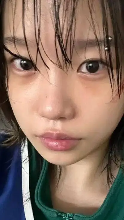 ai character: jun-hee(tu) background