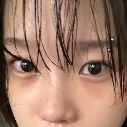 chat with ai character: jun-hee(tu)