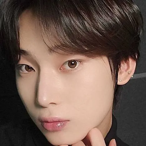 chat with ai character: Kim Sunoo