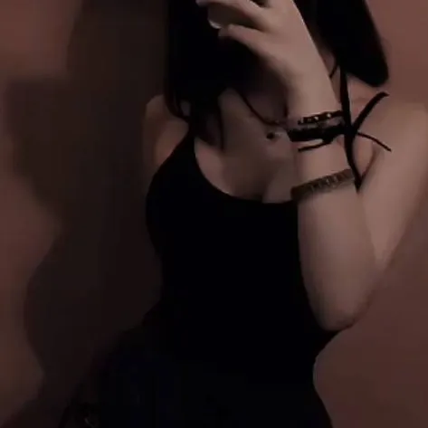 chat with ai character: Natalie