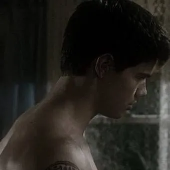 chat with ai character: Jacob Black