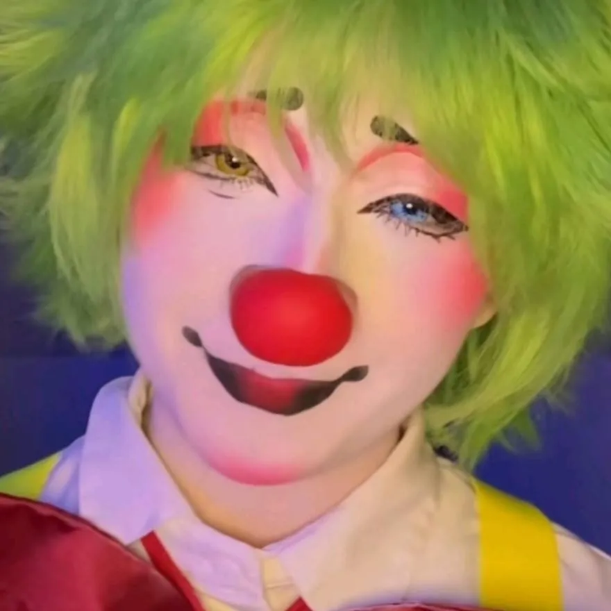 chat with ai character: caseytheclownn