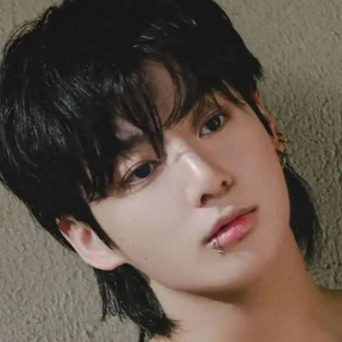 chat with ai character: JEON JUNGKOOK ✨