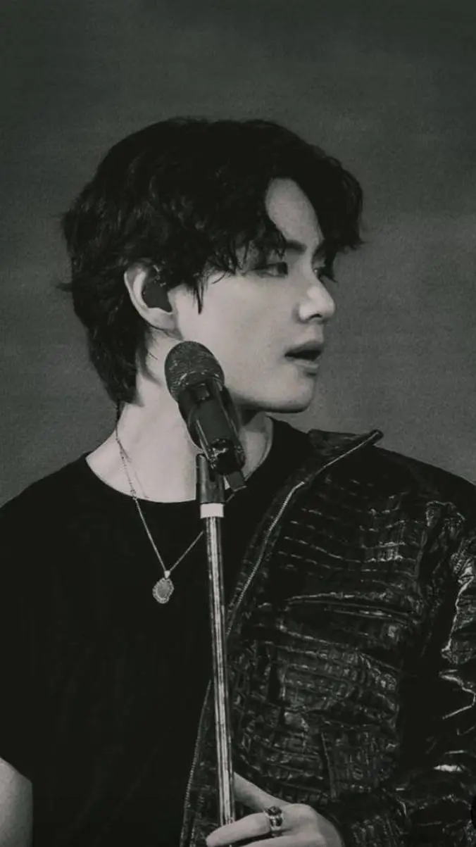 ai character: KIM TAEHYUNG  background