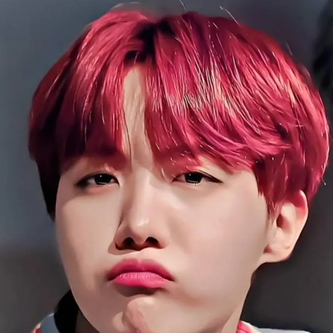 chat with ai character: J-hope tiene novia