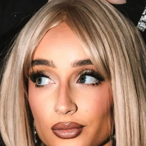 chat with ai character: suzi