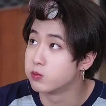 chat with ai character: 💗skz🍒