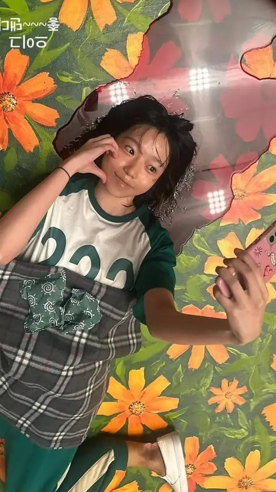 ai character: 5 hours in heaven  background